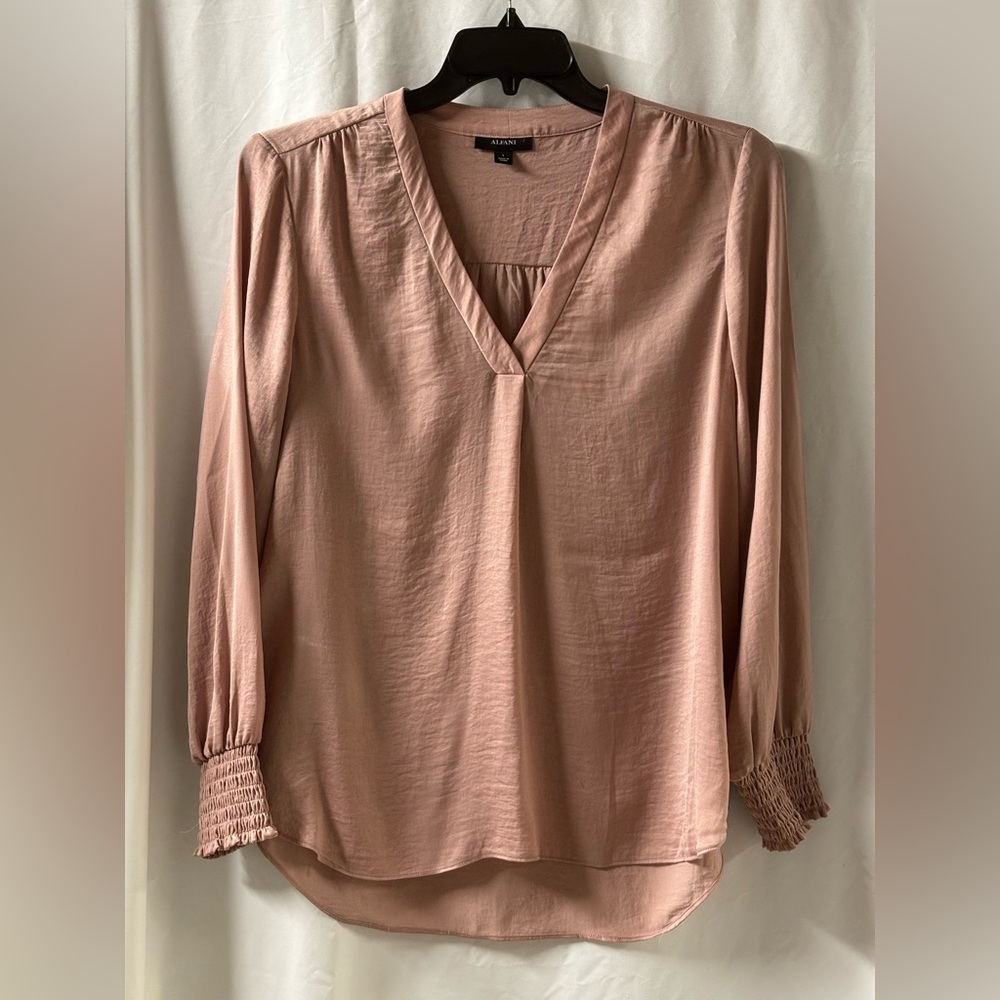 Alfani Womens Dusty Rose Hammered Satin V-Neck Blouse Smocked Cuff Large‎